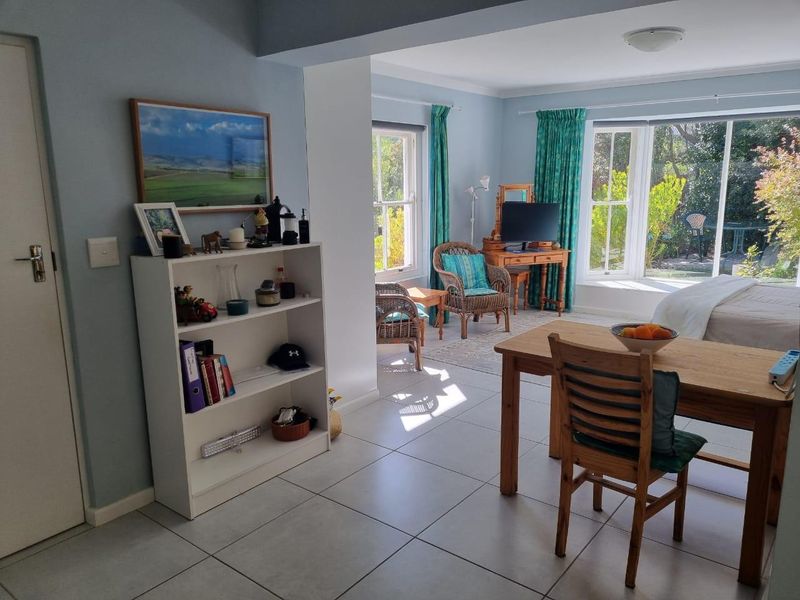 Furnished Garden Cottage - Photo 8