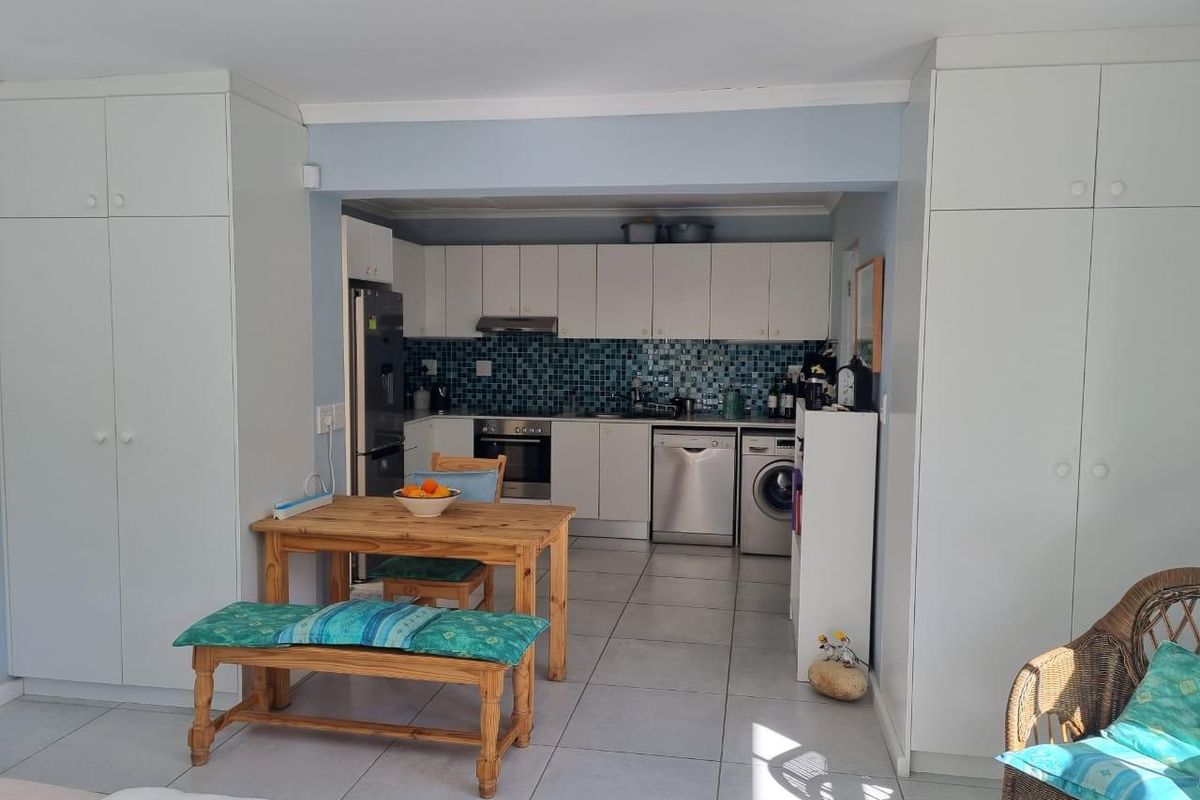 Furnished Garden Cottage - Photo 5