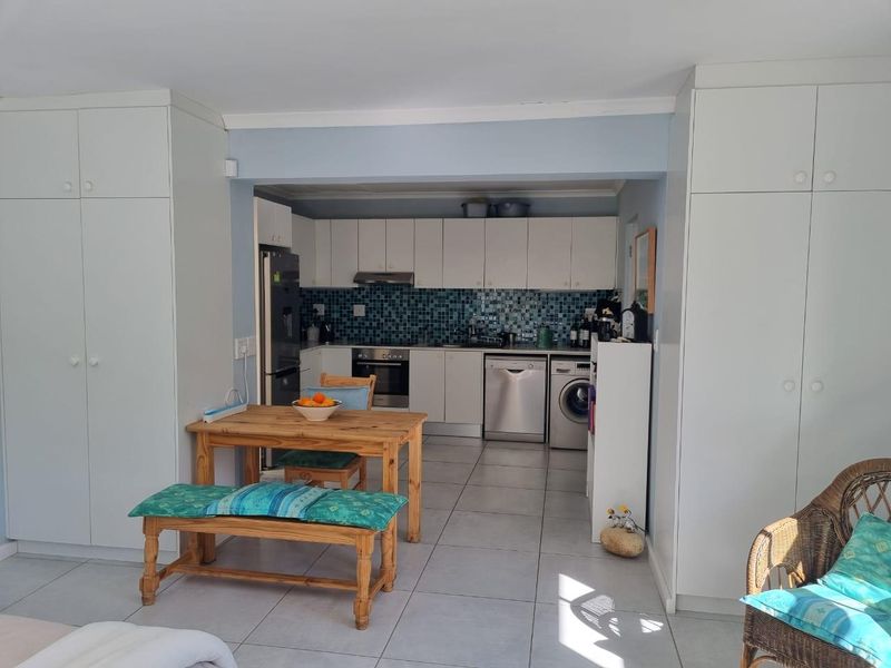 Furnished Garden Cottage - Photo 5