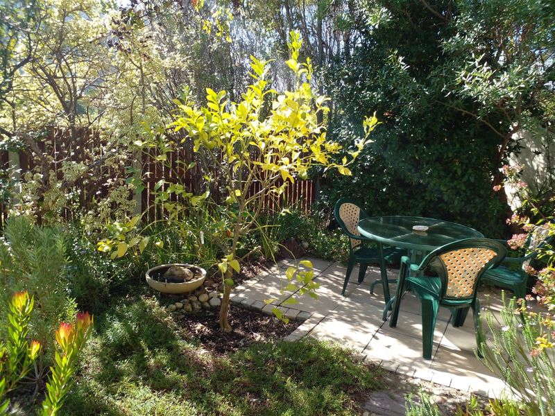 Furnished Garden Cottage - Photo 2