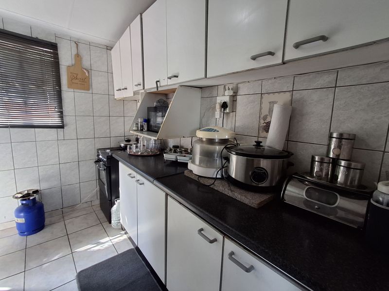 2 Bedroom Family Home - Photo 8