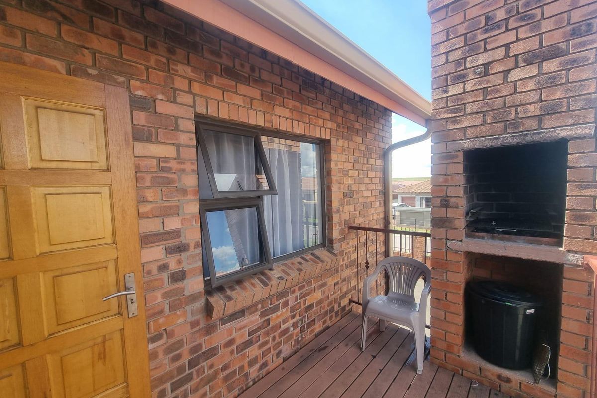 what a lovely spacious flat with a built in braai - Photo 4