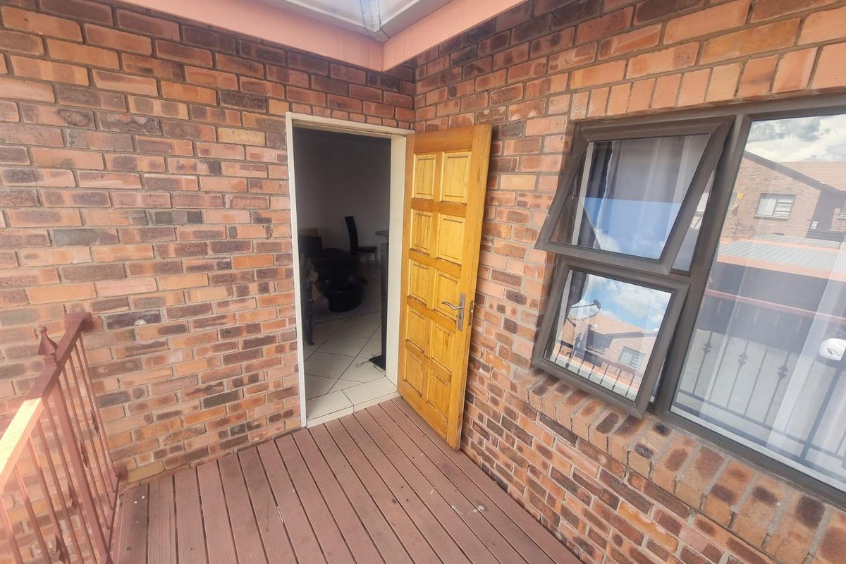 what a lovely spacious flat with a built in braai - Photo 3