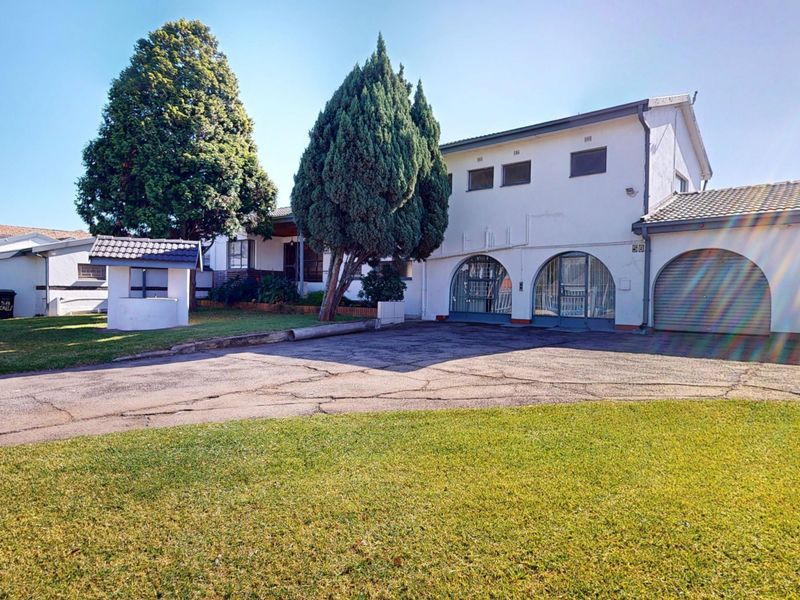 Humongous gem with 3 Flats - Photo 3