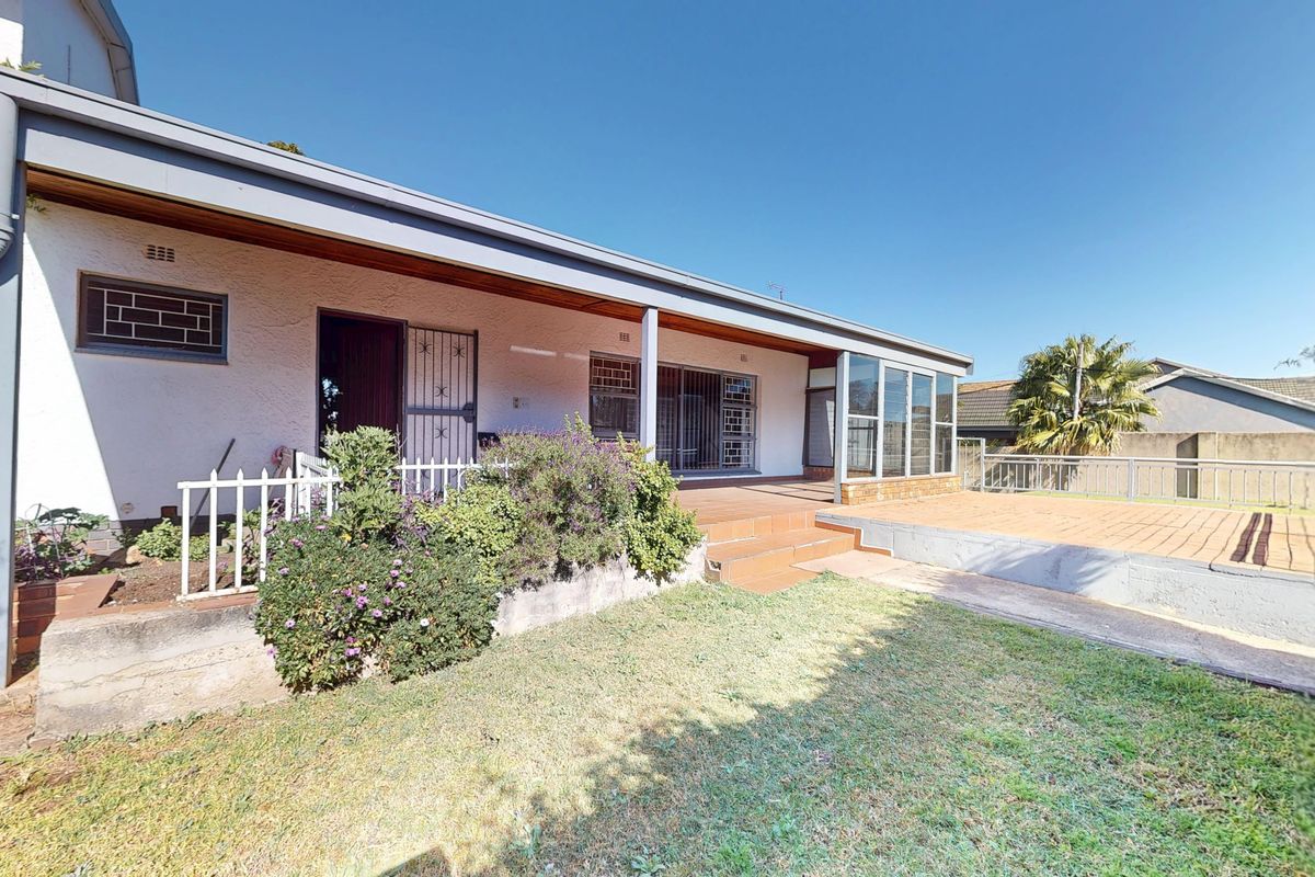 Humongous gem with 3 Flats - Photo 2