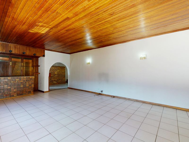 Humongous gem with 3 Flats - Photo 7