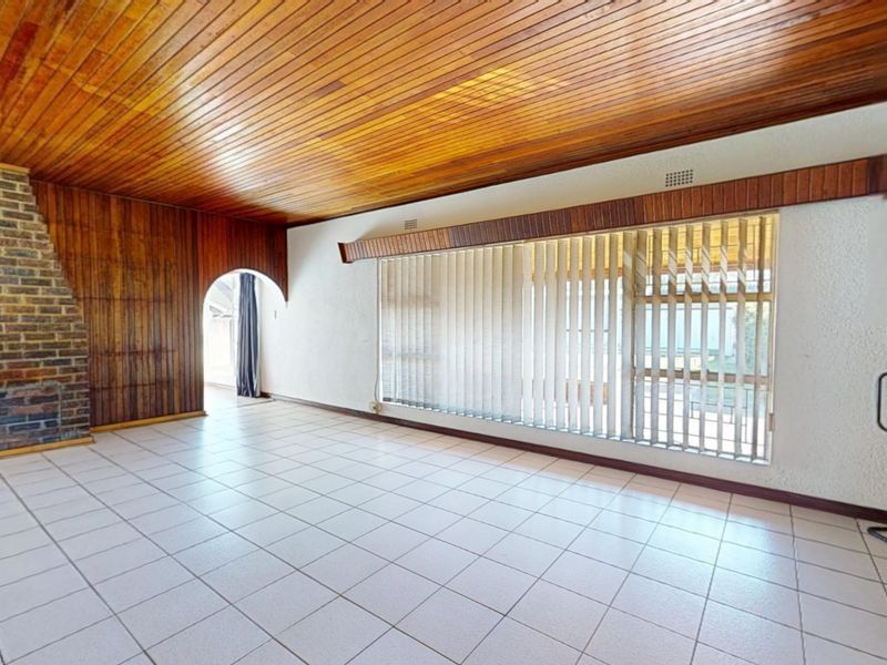 Humongous gem with 3 Flats - Photo 6