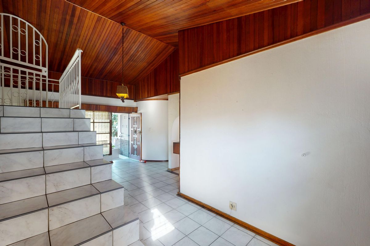 Humongous gem with 3 Flats - Photo 5