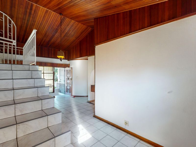 Humongous gem with 3 Flats - Photo 5