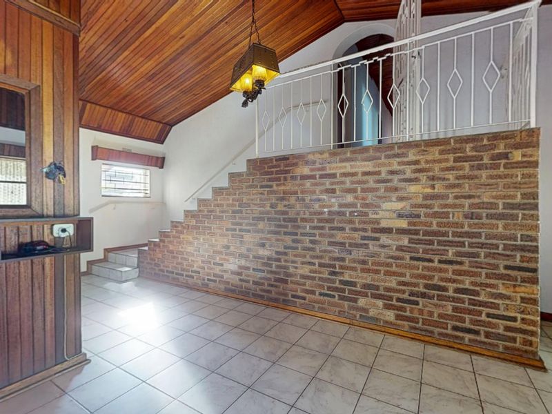 Humongous gem with 3 Flats - Photo 4