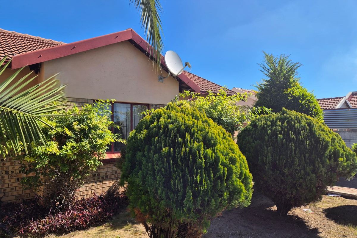 Family Home Awaits in Ivy Park - Photo 2