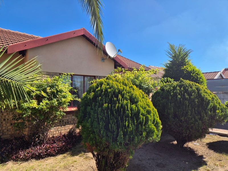 Family Home Awaits in Ivy Park - Photo 2