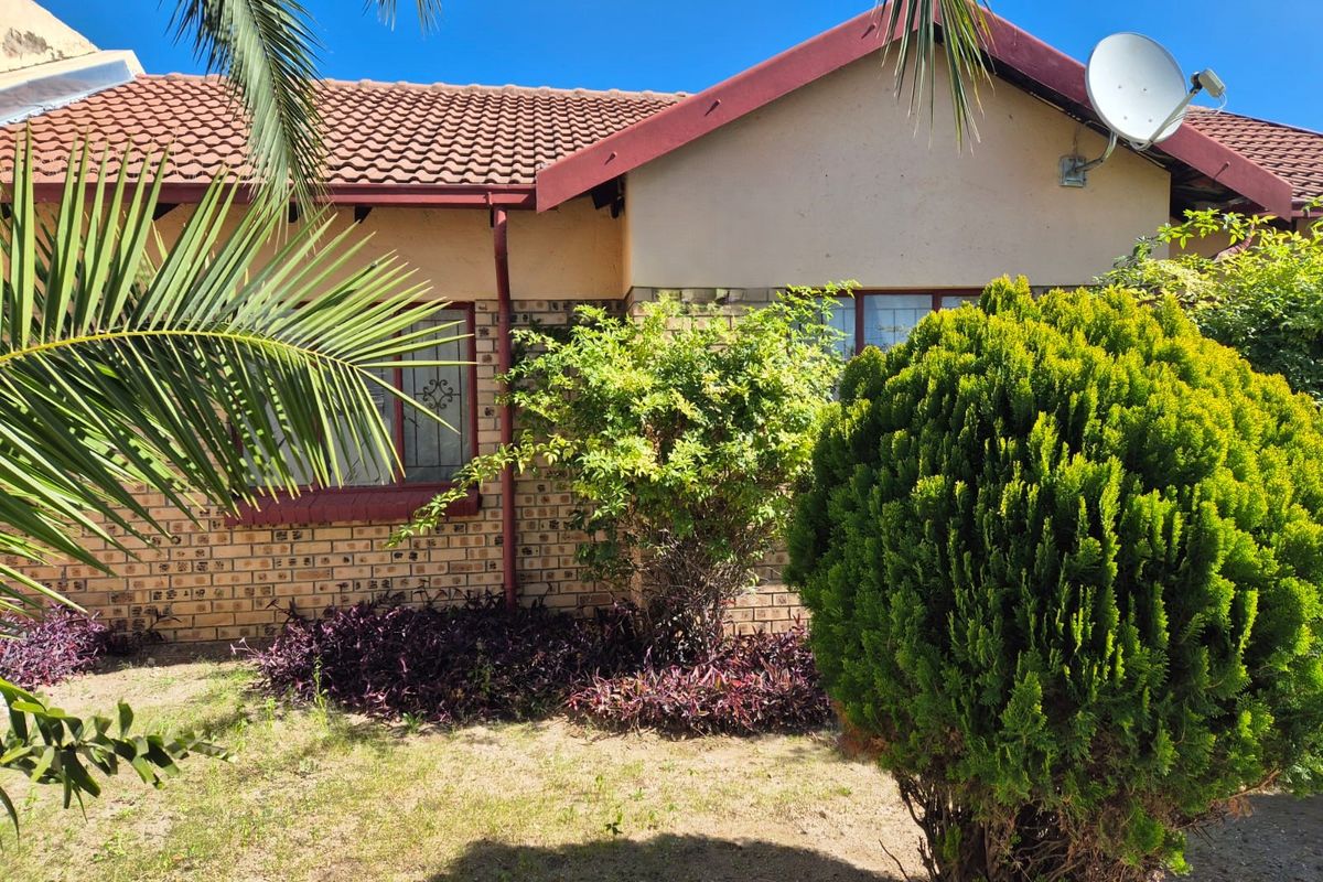 Family Home Awaits in Ivy Park - Photo 3