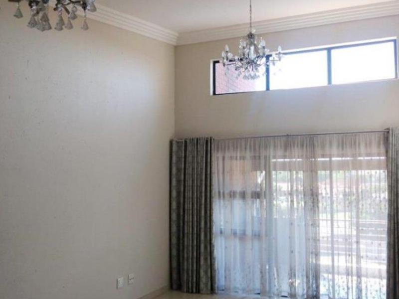 Modern 3 Bedroom Townhouse in Secure Complex - Photo 10