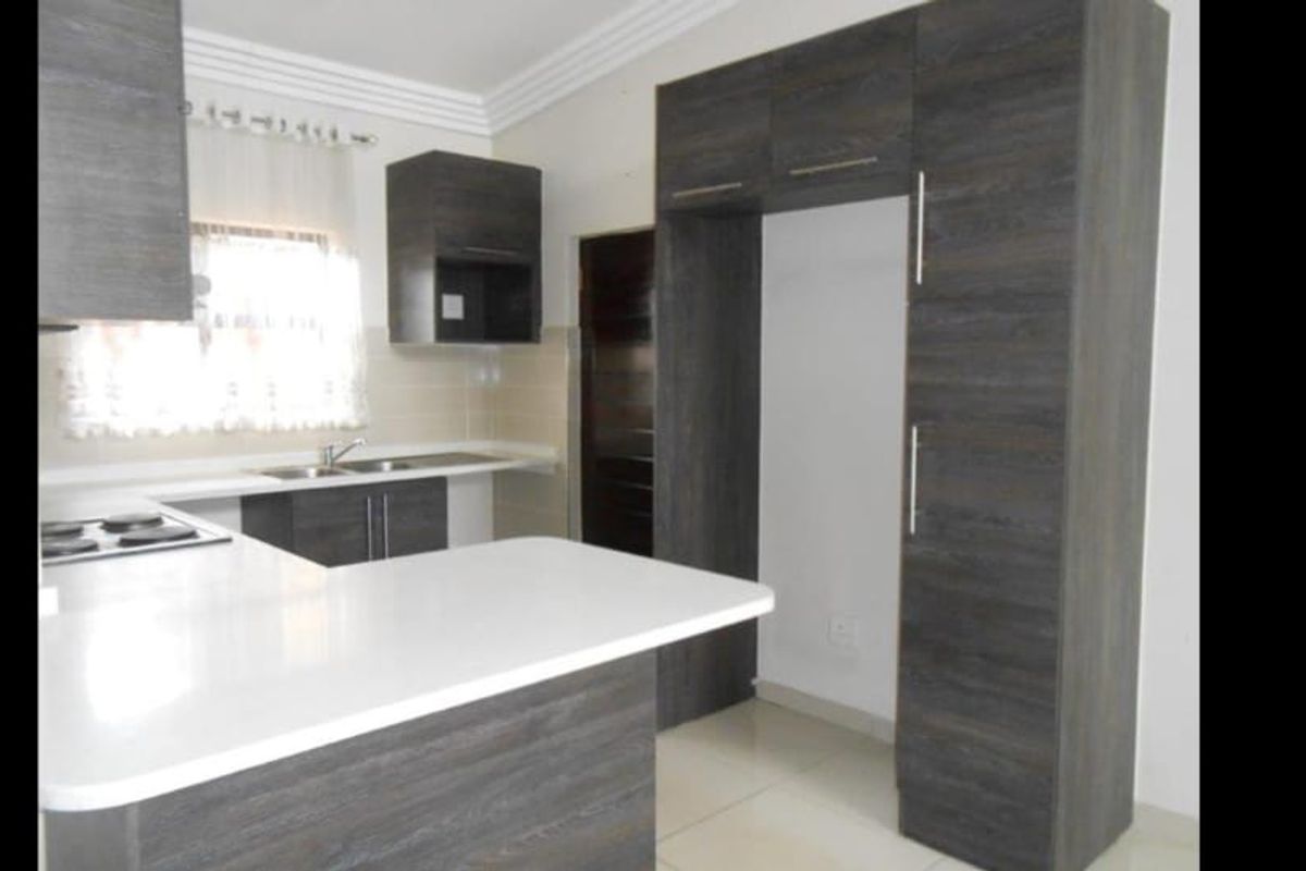 Modern 3 Bedroom Townhouse in Secure Complex - Photo 2