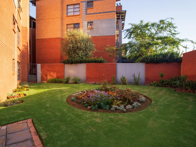 Modern 3 Bedroom Townhouse in Secure Complex - Photo 8