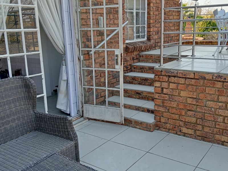 Family home in security estate. - Photo 6