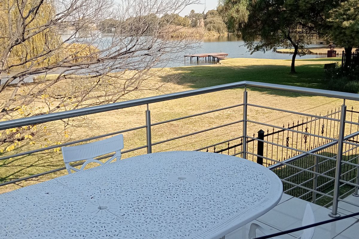 Family home in security estate. - Photo 4