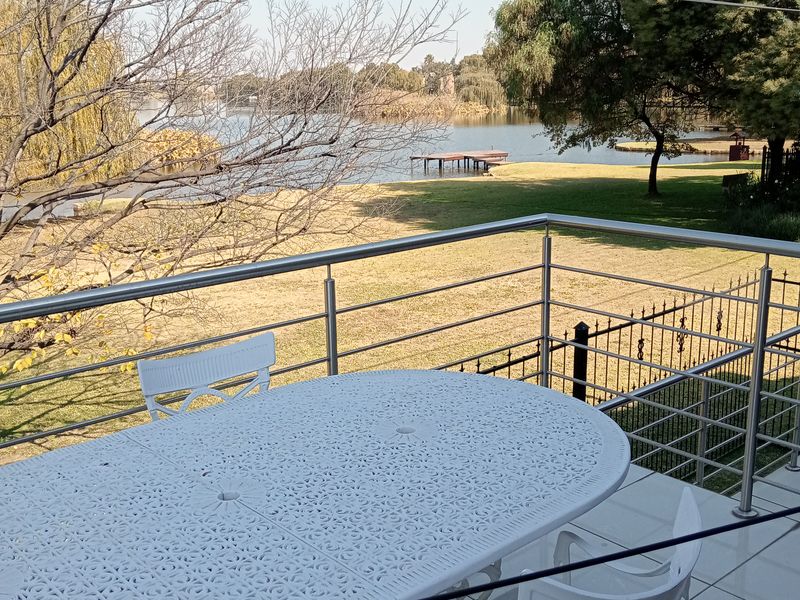 Family home in security estate. - Photo 4