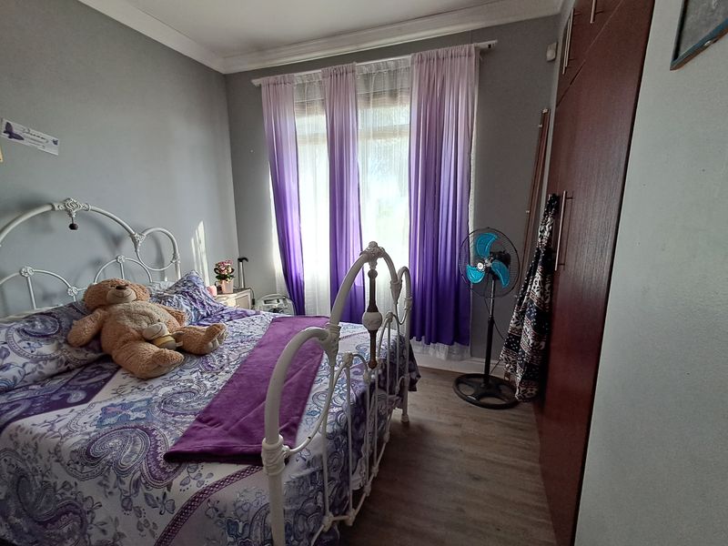 Modern Living with Practicality - Photo 10