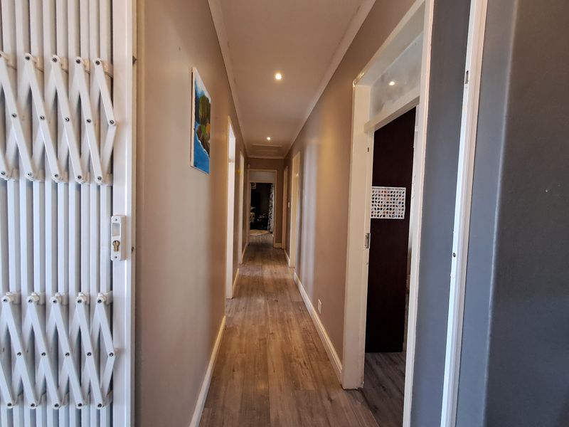 Modern Living with Practicality - Photo 7