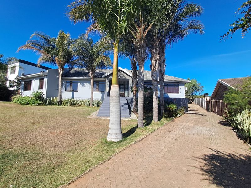 Modern Living with Practicality - Photo 2