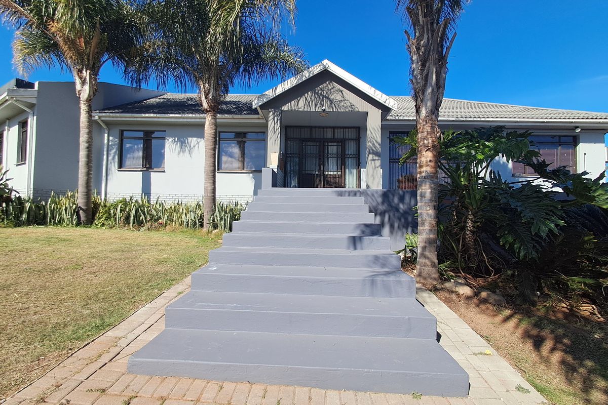 Modern Living with Practicality - Photo 4