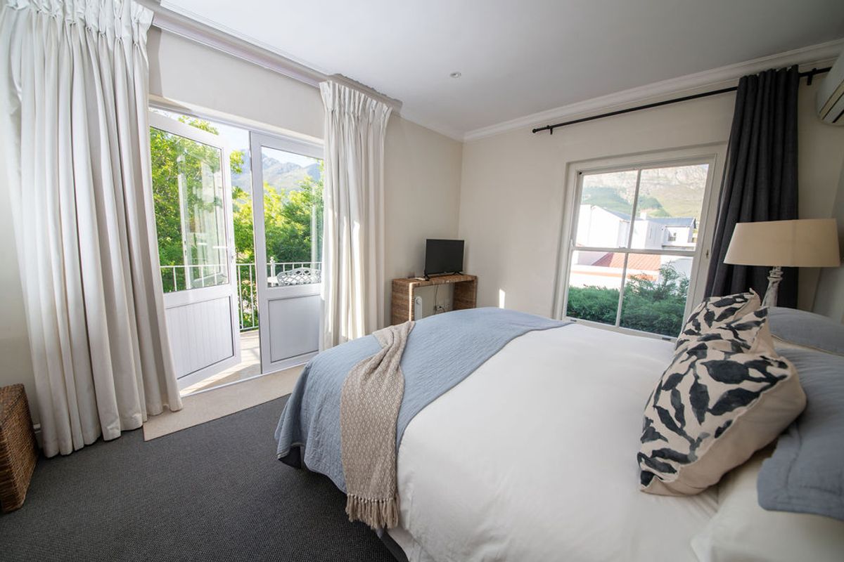 5 Bedroom house to rent in Franschhoek. - Photo 2
