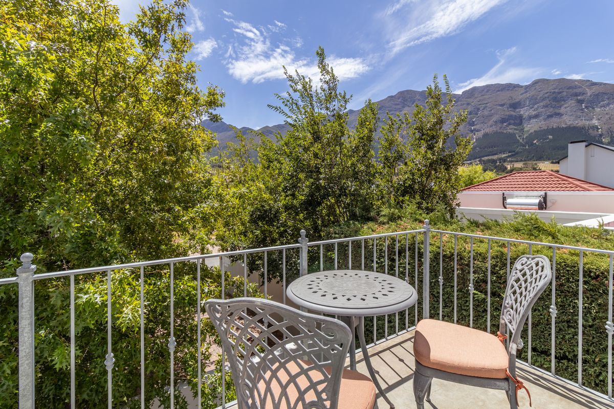 5 Bedroom house to rent in Franschhoek. - Photo 3