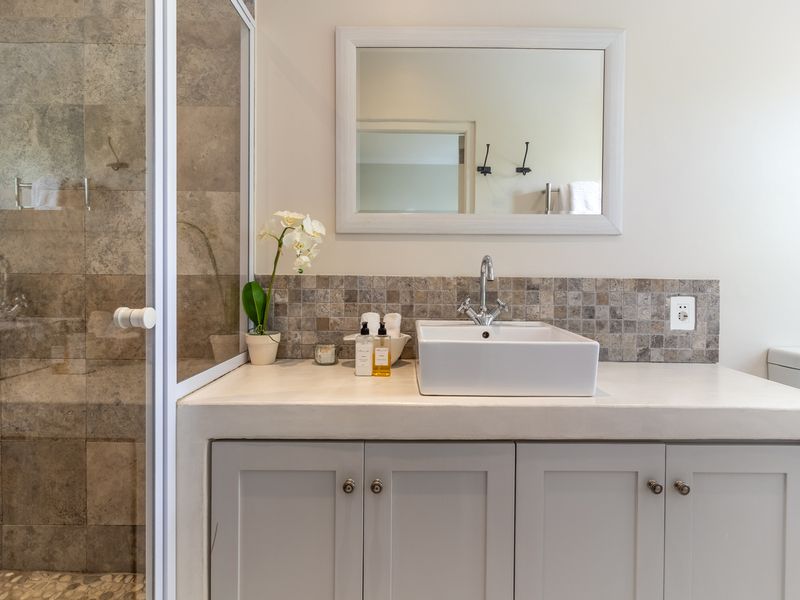 5 Bedroom house to rent in Franschhoek. - Photo 9