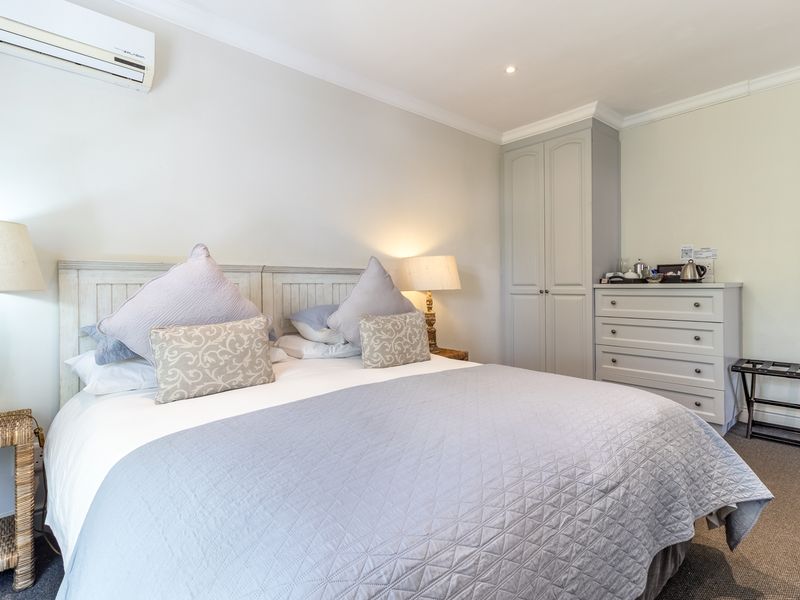 5 Bedroom house to rent in Franschhoek. - Photo 8