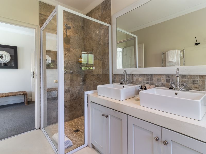 5 Bedroom house to rent in Franschhoek. - Photo 7