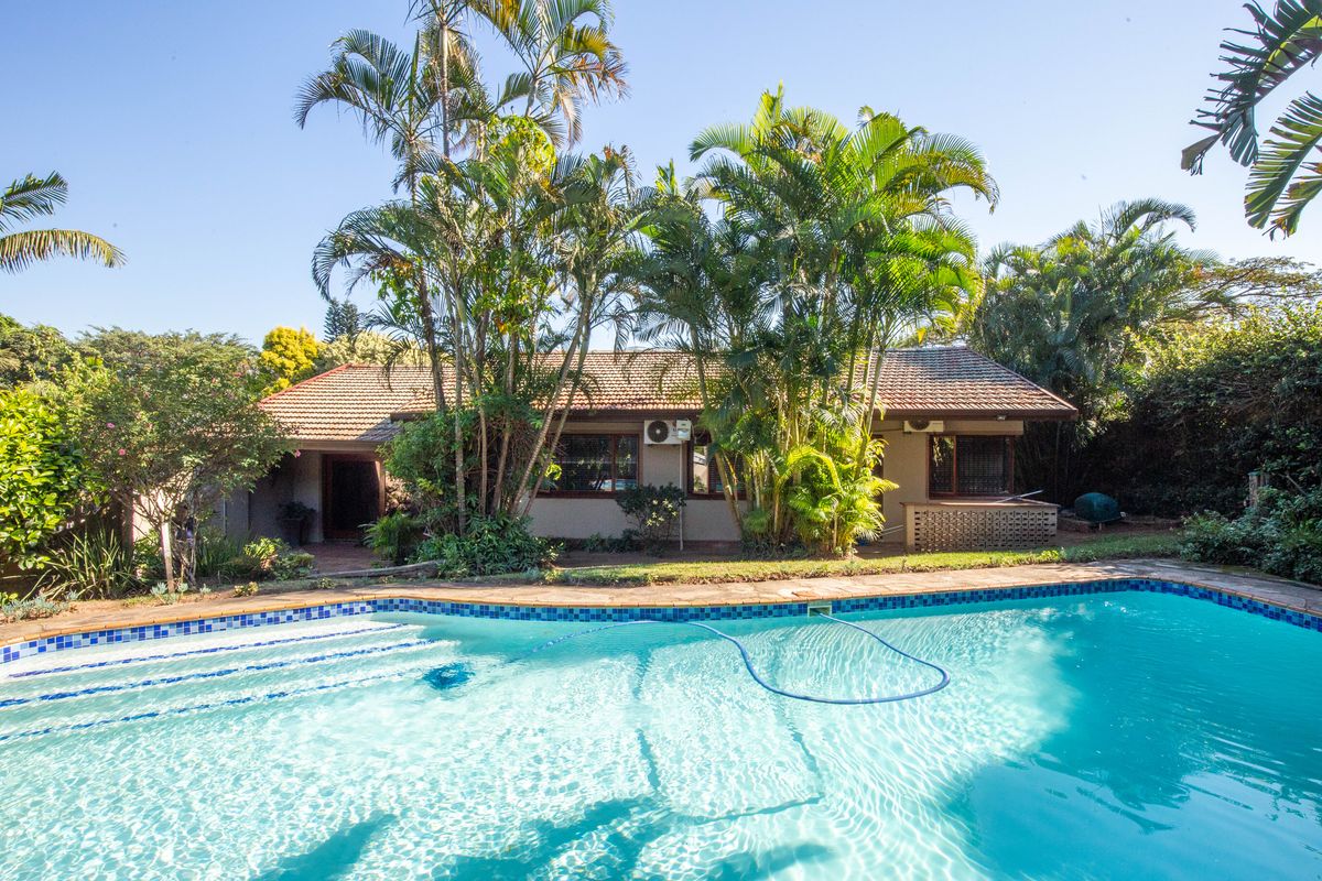 Charming Family Home in Tranquil Yellowwood  Park - Photo 2