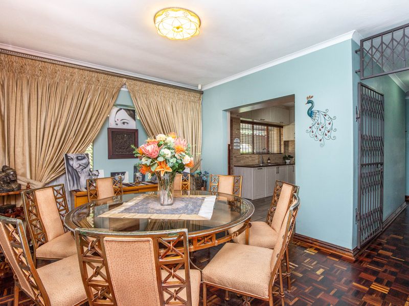 Charming Family Home in Tranquil Yellowwood  Park - Photo 9