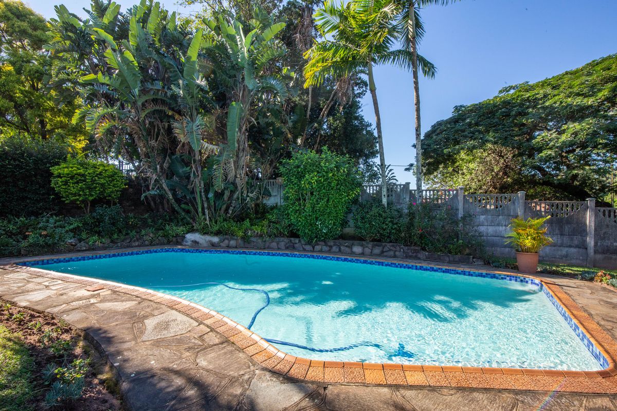 Charming Family Home in Tranquil Yellowwood  Park - Photo 3