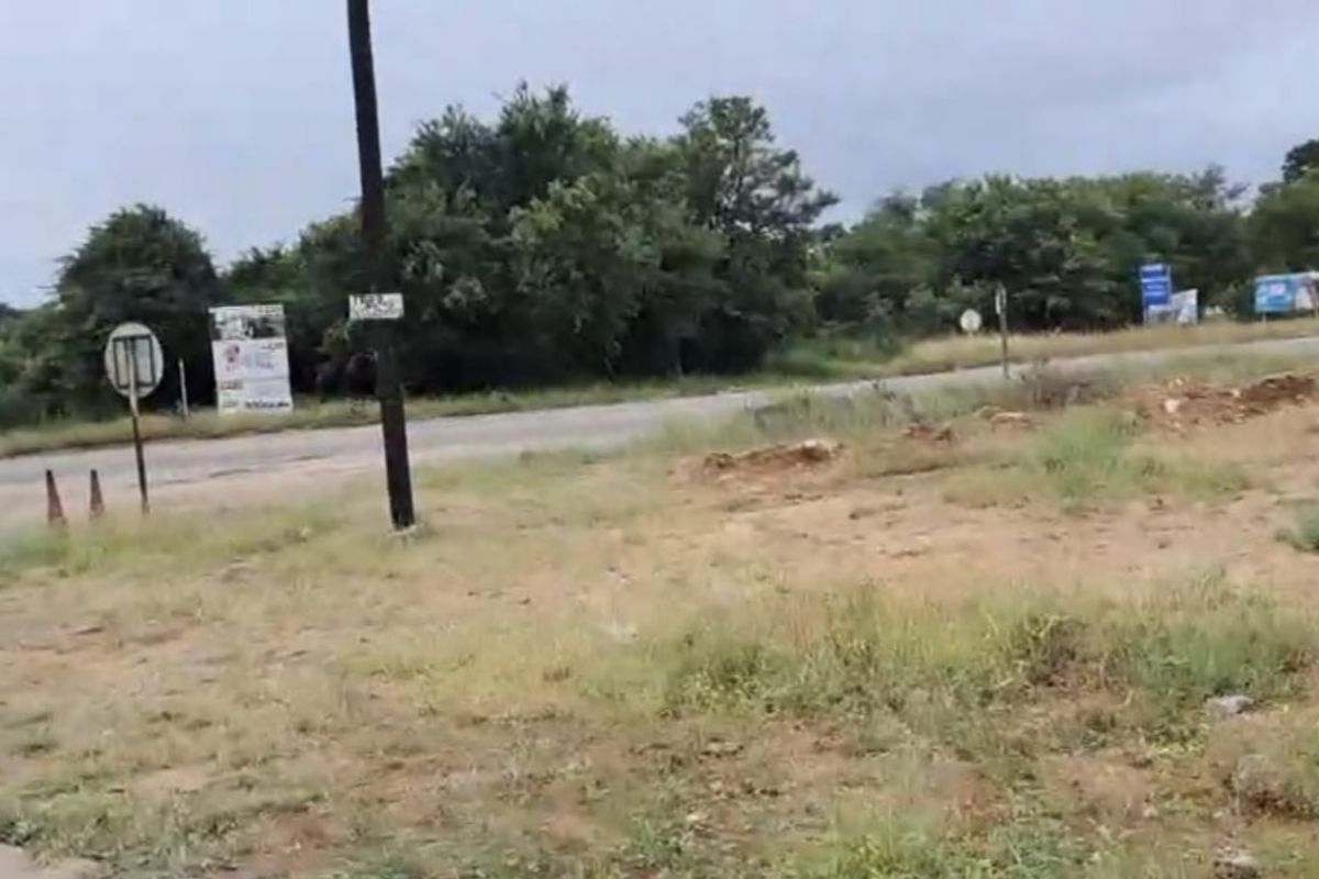 A view of the street frontage and surrounding landscape adjacent to the vacant residential land.