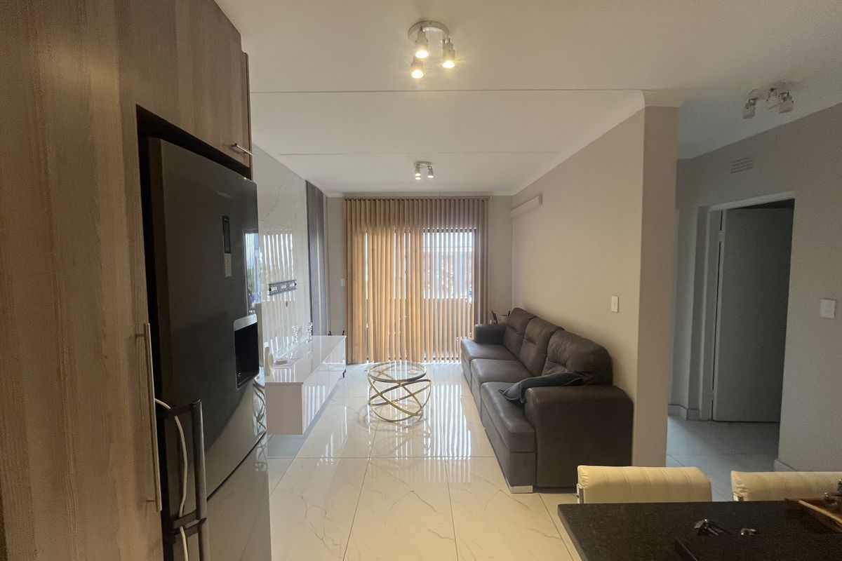 Modern 2 Bedroom Apartment in Secure Athlone Park Complex - Photo 4
