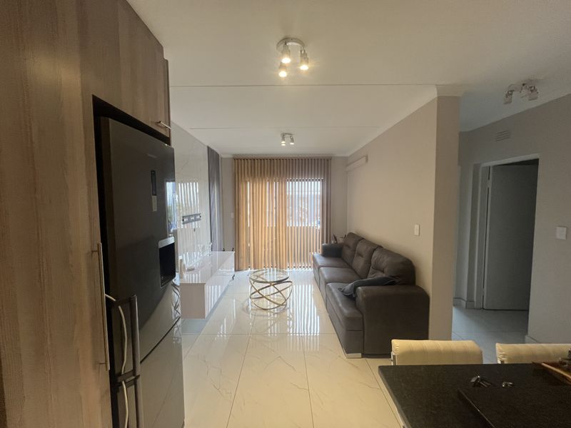 Modern 2 Bedroom Apartment in Secure Athlone Park Complex - Photo 4