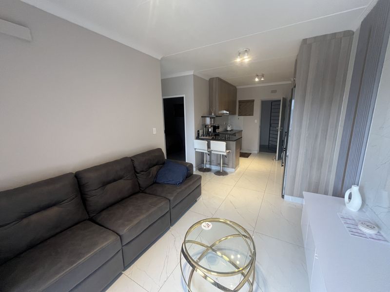 Modern 2 Bedroom Apartment in Secure Athlone Park Complex - Photo 7