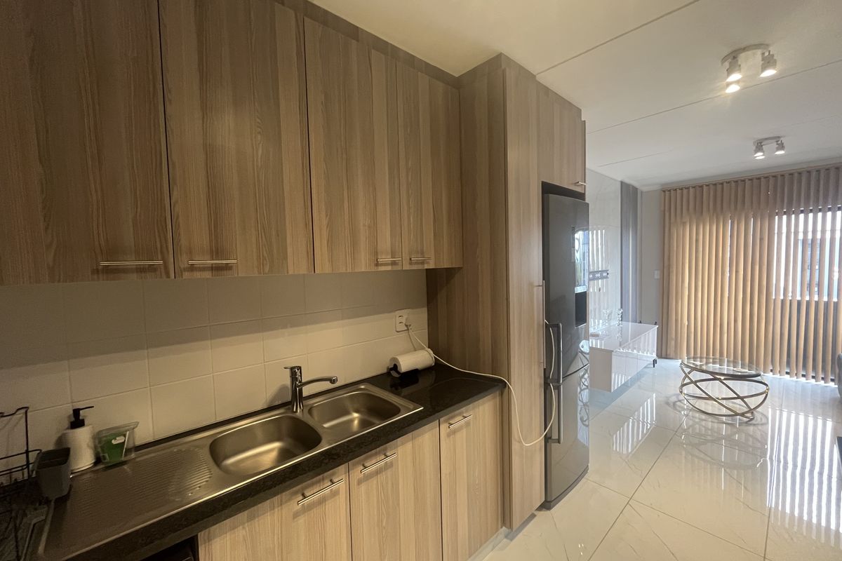 Modern 2 Bedroom Apartment in Secure Athlone Park Complex - Photo 5