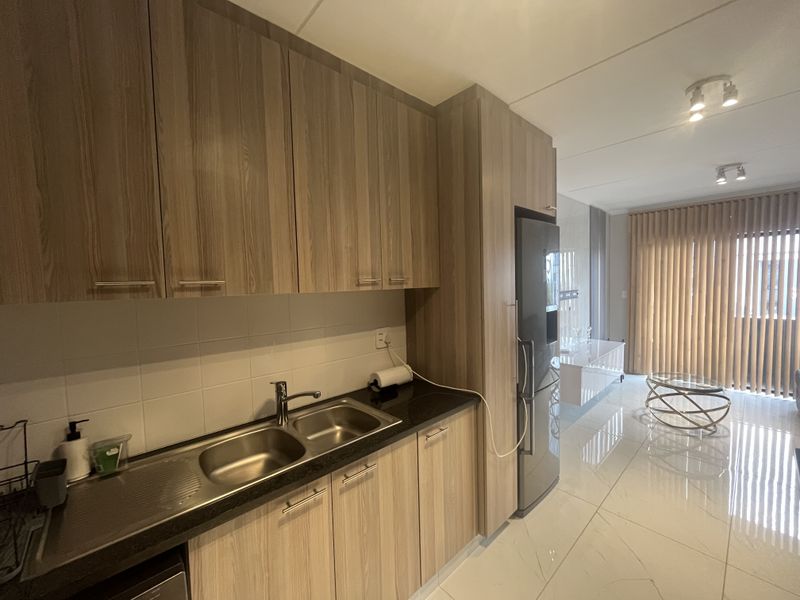 Modern 2 Bedroom Apartment in Secure Athlone Park Complex - Photo 5