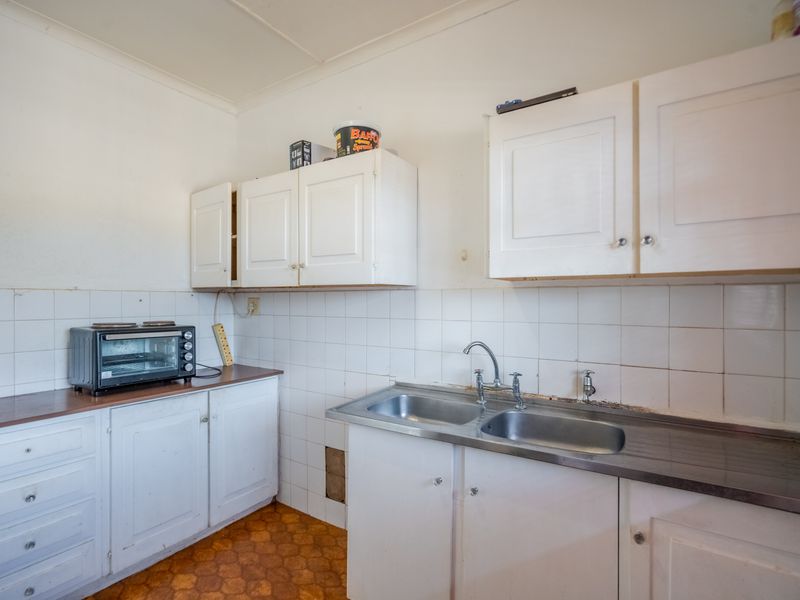 Convenient Two Bed Apartment Near Crompton Hospital - Photo 9