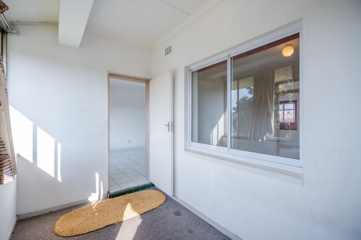 Convenient Two Bed Apartment Near Crompton Hospital - Photo 5