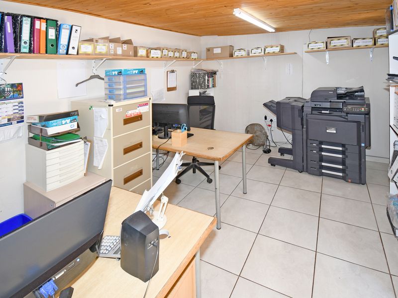 Highlands North – Jhb – Immediate Occupation – Empty and Waiting!! - Photo 9