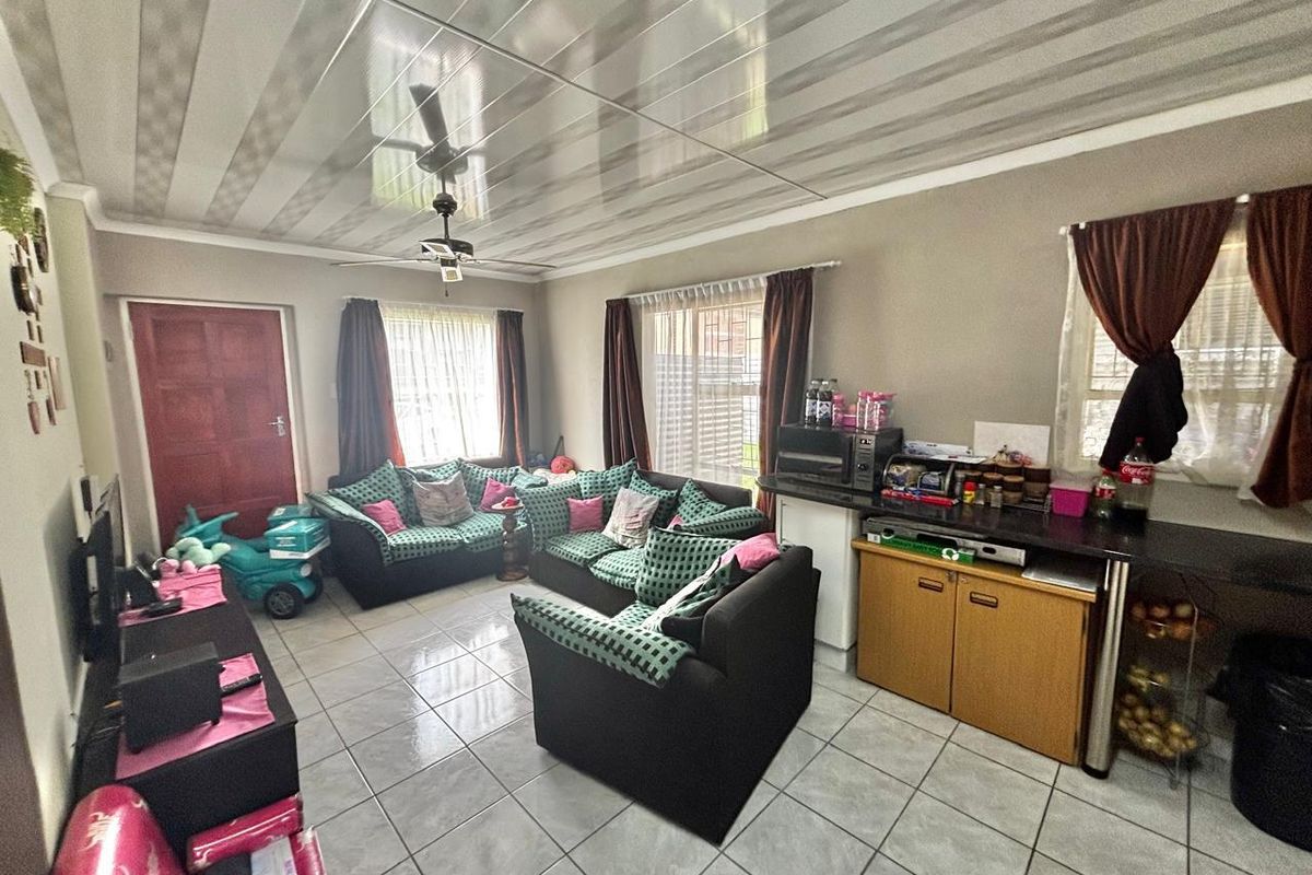 Charming 3-Bedroom Home with Pool & Extra Storage! - Photo 2