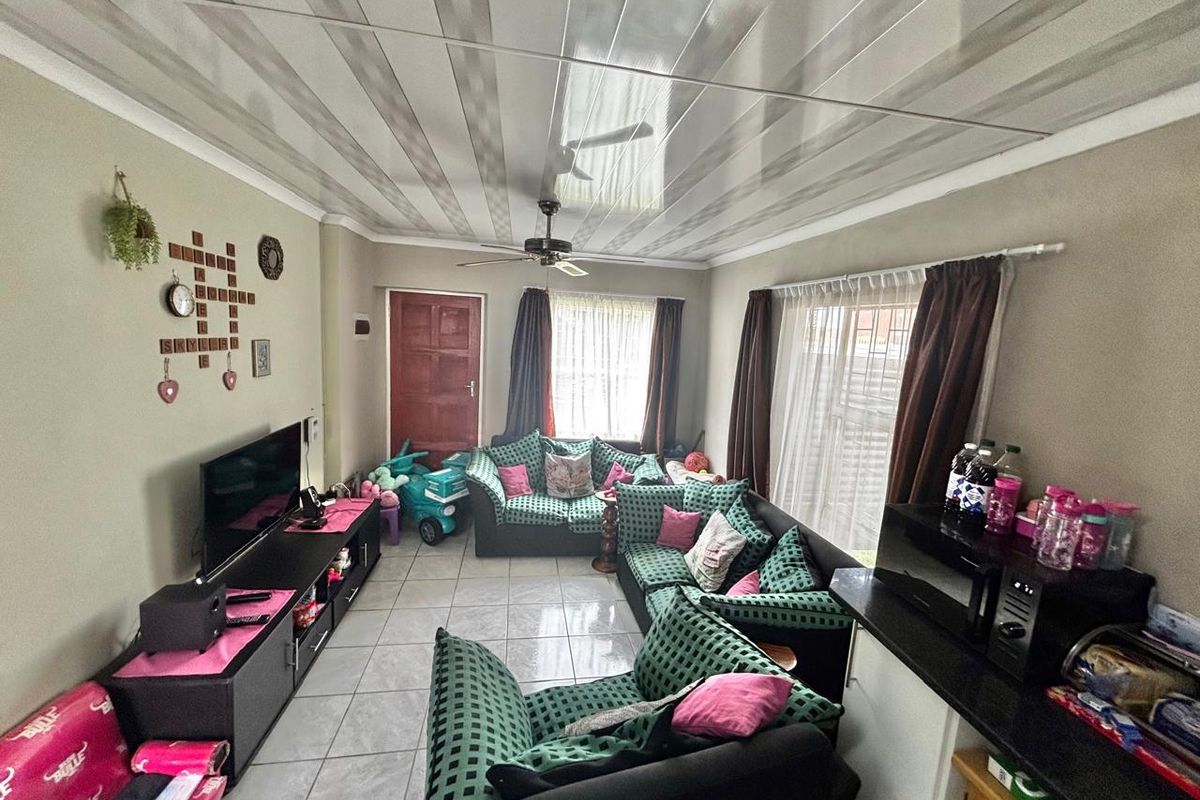 Charming 3-Bedroom Home with Pool & Extra Storage! - Photo 3