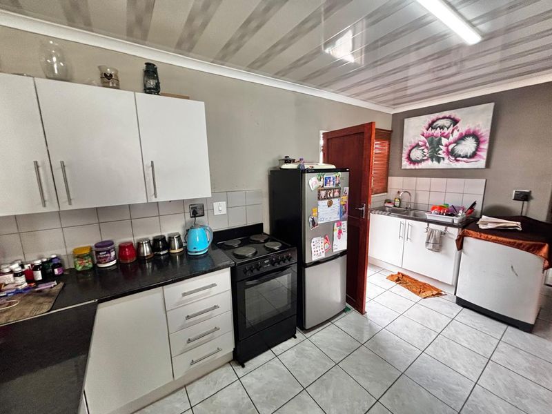 Charming 3-Bedroom Home with Pool & Extra Storage! - Photo 5