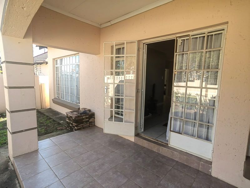 Up Market Townhouse for sale in Parys - Photo 3