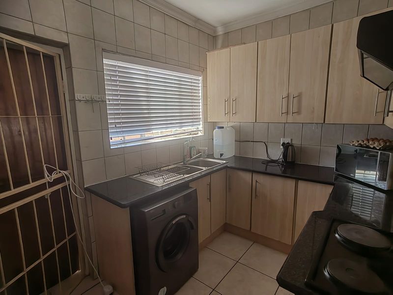 Up Market Townhouse for sale in Parys - Photo 8