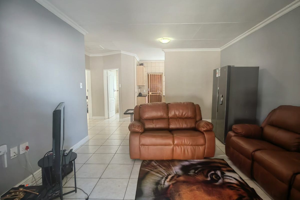 Up Market Townhouse for sale in Parys - Photo 5